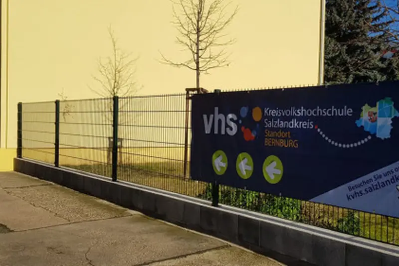 Banner der Volkshochschule Bernburg